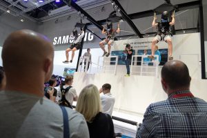 Bei Samsung konnten die Besucher Bungee-Jumping in 4D erleben. (Bild: Messe Berlin GmbH)