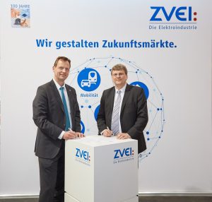 Gunther Koschnik (l.) vom ZVEI und Stefan Hoppe (r.) von der OPC Foundation (Bild: OPC Foundation Europe)